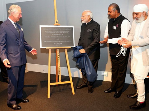 HSua Altezza Reale il Principe di Galles,
Il primo ministro indiano Narendra Modi e Amarjeet S Bhamra